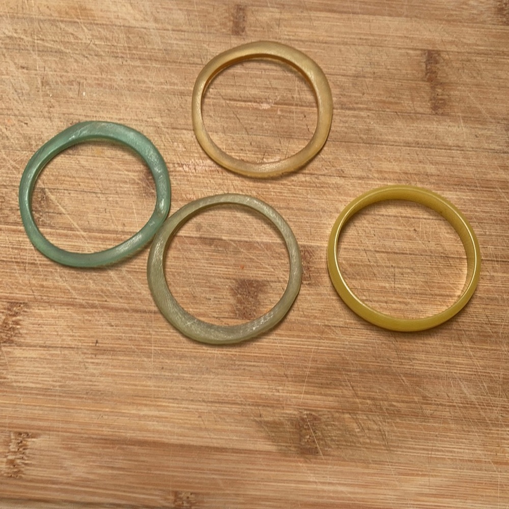 Gorgeous Translucent Bangles Nintage - image 2